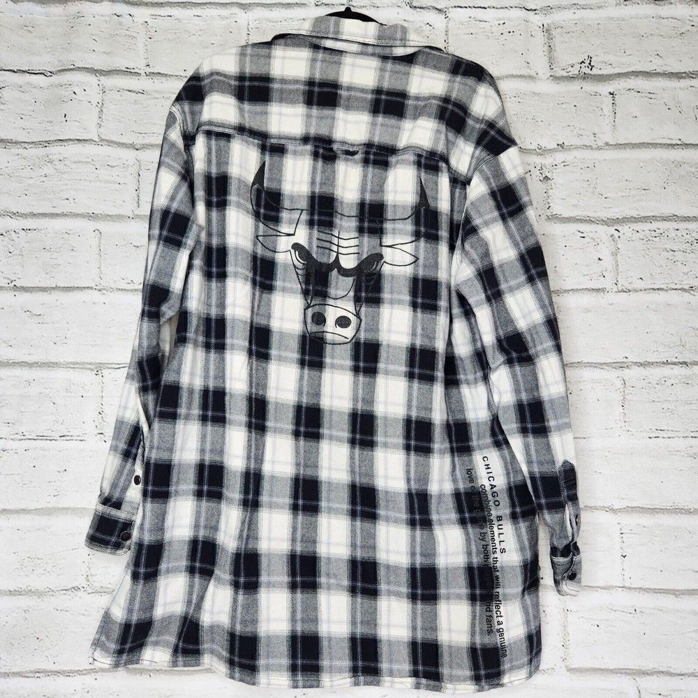 NBA Chicago Bulls Black White Plaid Flannel Mens Large Snap Up Shacket Jacket